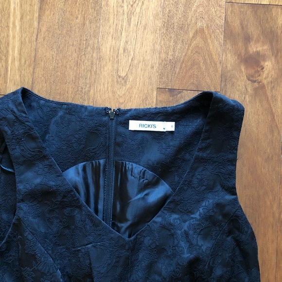 Black Lace Detailing Dress - Picture 2 of 4